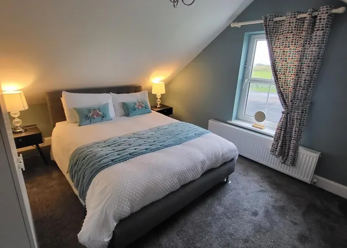 Апартаменты New 3 Bedroom By The Belmullet. *