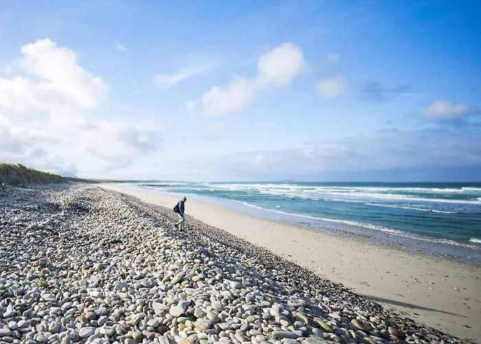 Апартаменты New 3 Bedroom By The Belmullet. *